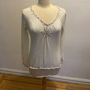Colour Eighteen long sleeve V-neck tee with metal ring smocking in cream NWOT